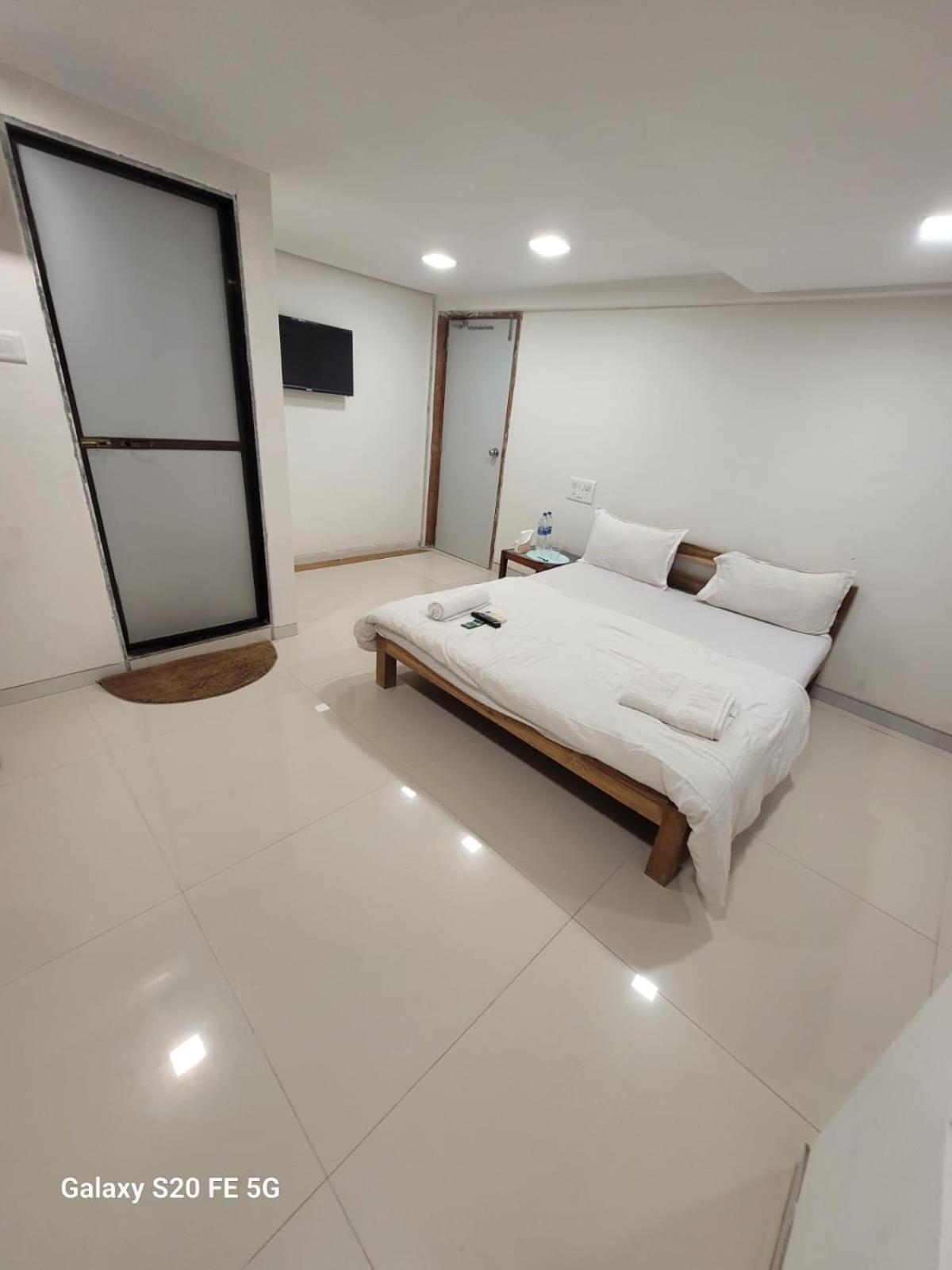 Agrawal Bhavan Budget Stay Only For Indians Mumbai Room photo